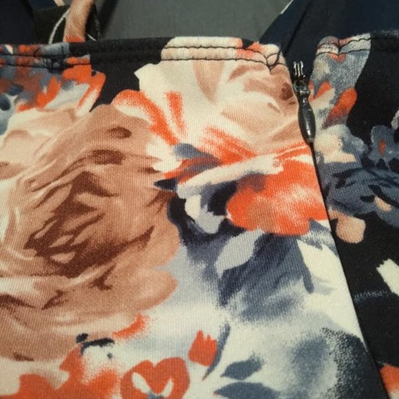 Weekend Ready Floral Mini Dress (Small) - Picture 3 of 4